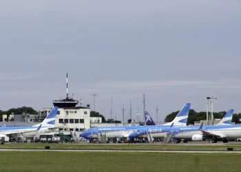 Aerolíneas Argentinas cerró el conflicto con los gremios aeronáuticos