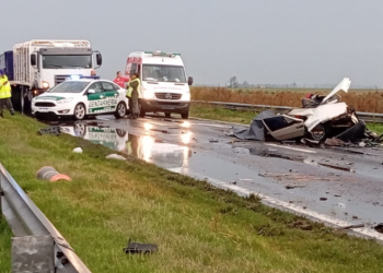 La desgarradora despedida al padre e hijo que murieron en un accidente mientras acompañaban a la madre a parir
