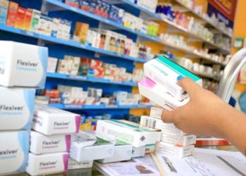 Farmacéuticos locales rechazan la venta libre de medicamentos en góndolas
