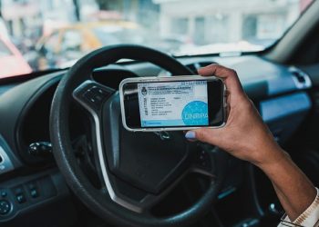 El gobierno reglamentó la nueva “cédula azul”: será reemplazada por un trámite en la app Mi Argentina