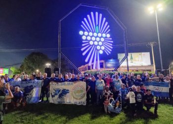 Emoción a flor de piel: ex combatientes de todo el país cantaron el Himno Nacional Argentino en la rotonda del Mapa