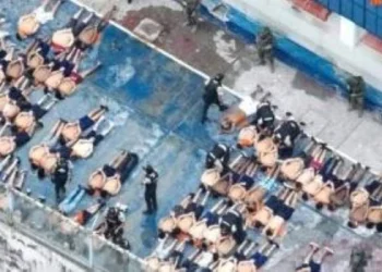 Mueren 15 presos en un ataque armado en una cárcel de Ecuador
