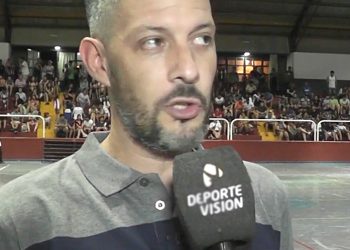 Barbarie en el futsal local: padre ingresó a la cancha y le pegó al árbitro de 18 años, quien debió ser hospitalizado por las graves lesiones