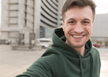 Qué significado tiene tu foto de perfil de WhatsApp, según la inteligencia artificial