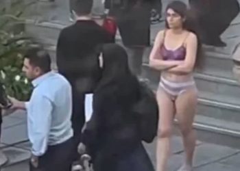 Estudiante desafía el acoso en Irán: se quita la ropa y es arrestada