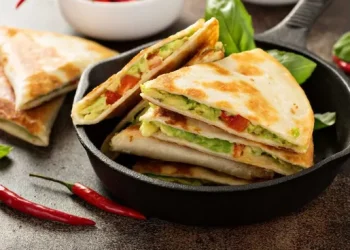 Una comida liviana y muy sencilla: Cómo preparar quesadillas con palta