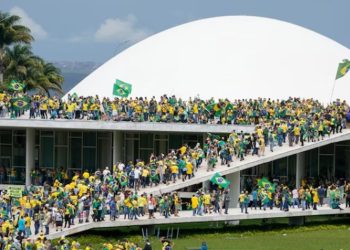 El juez Rafecas pidió la detención de 61 bolsonaristas que están refugiados en Argentina