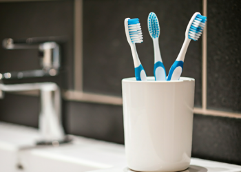 Adiós al tradicional cepillo de dientes tradicional: la tendencia que está ganando terreno en el cuidado personal