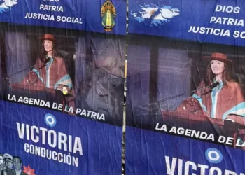 Los afiches de Victoria Villarruel al peronismo y la dupla Karina Milei-Manuel Adorni