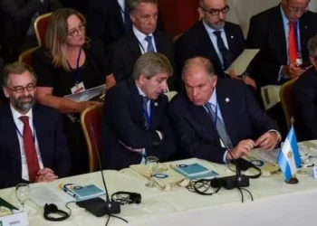 Caputo pidió «mayor apertura comercial» en un encuentro con ministros de Economía del Mercosur