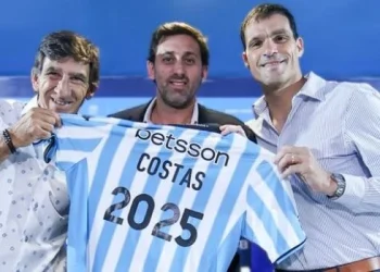 Costas renovó con Racing: «Estando juntos, podemos llevar al club más alto que nunca»