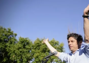 Kicillof encabezó un acto en La Plata y se puso al frente de la construcción de un «frente político» para enfrentar a Milei