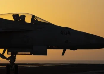 Derriban a dos pilotos de la Marina estadounidense sobre el Mar Rojo en un aparente incidente de «fuego amigo»