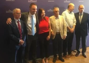 Adorni encabezó el brindis de Fin de Año con periodistas acreditados en Casa Rosada: «se viene un 2025 bárbaro»