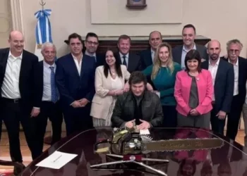 En una entrevista con Forbes, Milei anticipa un 2025 con más motosierra, desregulaciones, privatizaciones y reforma laboral