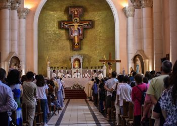 Ante una catedral colmada, Monseñor Domínguez dio inicio al Jubileo 2025 en San Rafael