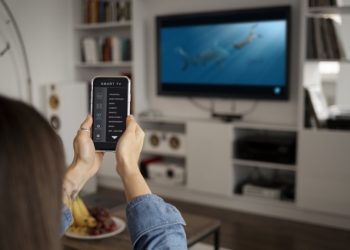 ¿Sabías que podés ser espiado a través del televisor?: las funciones que todos deben desactivar