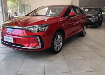 El primer sedán chino 100% eléctrico aterrizó en Mendoza a este precio