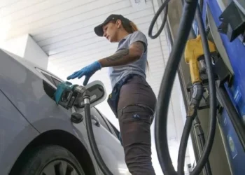 El viernes vuelven a aumentar los combustibles