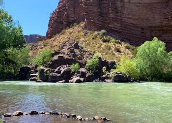 Influencer viral ubicó a Valle Grande entre los mejores 10 destinos de verano en Argentina