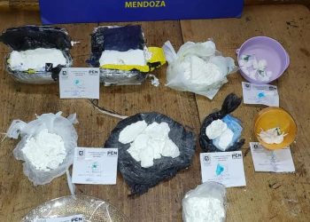 Secuestran casi un kilo de cocaína: una detenida