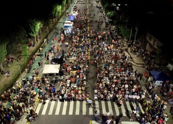 Acompañado de una multitud de vecinos, Omar Félix inauguró el nuevo corredor Chacabuco