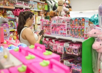¿Compras online o en jugueterías? Qué es más conveniente para el regalo de Navidad