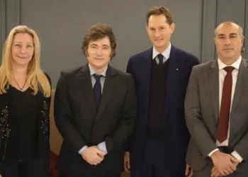 Milei se reunió con el titular de Stellantis y Ferrrari y brindó una entrevista para el diario italiano Libero