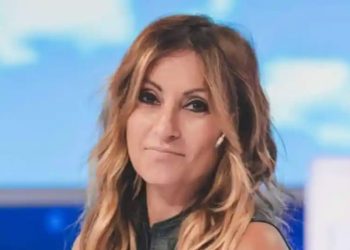 Como Brtiney Spears: Marcela Tauro se casó con ella misma y Santiago Del Moro le dio su bendición