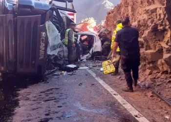 Tragedia en el Paso a Chile: un muerto y cinco heridos tras el vuelco de un camión sobre un auto