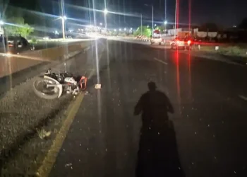 Conmoción en Maipú: Un chico de 19 años murió luego de caerse de la moto