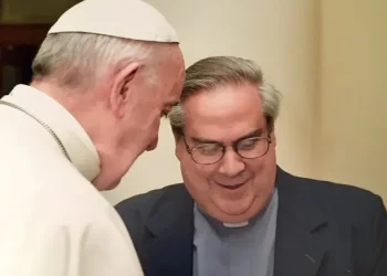 Desde el entorno del papa Francisco cuestionan al Gobierno por los medicamentos para jubilados