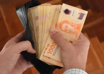 En un año, el salario mínimo perdió un 30% de su poder adquisitivo