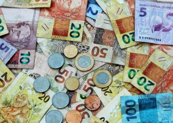 Por qué los hinchas brasileños pasaron de romper billetes a quejarse de los precios argentinos: razones económicas del fin de una burla de cancha