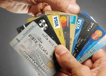 Termina el Impuesto PAIS y cambia el dólar turista: cómo conviene pagar los gastos con tarjeta de las vacaciones