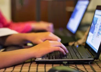 Bancos buscan empleados home office con sueldos de más de $1 millón y medio: cómo postularse