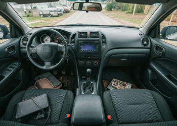 Qué significa tener el auto siempre lleno de cosas, según los expertos