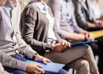 Salarios, personal e inflación: qué pronostican empresarios y economistas para el 2025