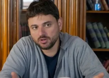 Grabois calificó al Presidente de «monito arrastrado» que «se excita por cada maní» que le lanza la «raza aria y la casta trillonaria»