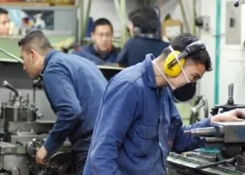 Trabajadores metalúrgicos acordaron un aumento salarial del 12,3% con cláusula de revisión en marzo