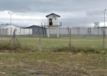 Se escaparon dos presos de un penal de La Plata y los detuvieron cuando intentaban huir en un Uber