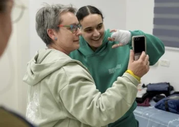“La pesadilla terminó”, dijo la madre de Emily Damari, una de las rehenes liberadas