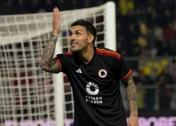 «No lo detendré», dijo el técnico de la Roma ante la posible partida de Paredes