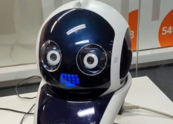 Cómo es «TOOLY», el robot de asistencia social para adultos mayores creado por una argentina