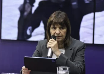 Bullrich anunció que detuvieron a un hombre «vinculado al Estado Islámico que intentaba reclutar jóvenes argentinos