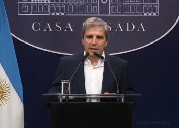 Caputo rechaza versiones sobre una devaluación como condición para el acuerdo con el FMI