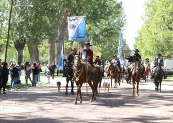 Se prepara la 20ª edición de la cabalgata La Unión y las Raíces y realizan una rifa para juntar fondos