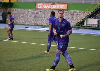 Gol de Cristian Hernández en el triunfo del Antigua de Guatemala
