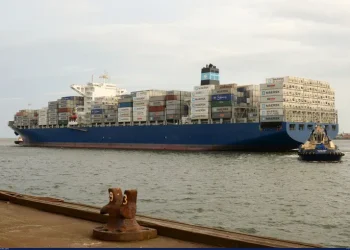 ¿Dónde está el barco, a la deriva, con millonaria carga de cerezas?