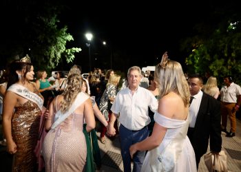 Llegan las autoridades a la Vendimia de San Rafael